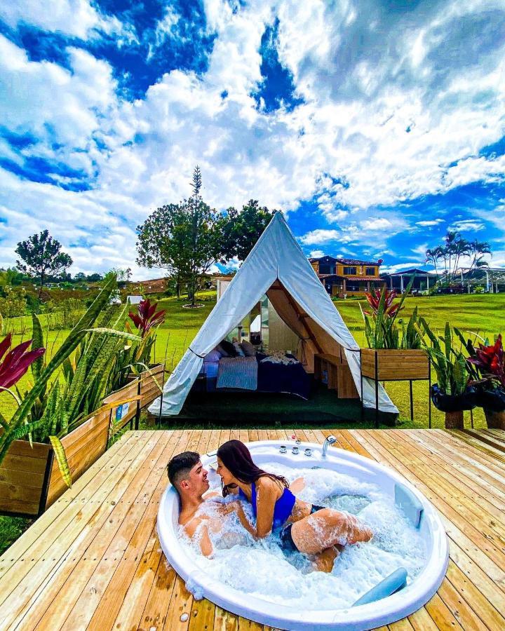 Aw Guatape Glamping Resort Ngoại thất bức ảnh